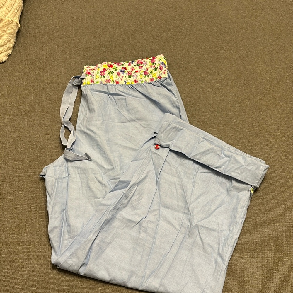 Victoria’s Secret Capri pajama pants size small